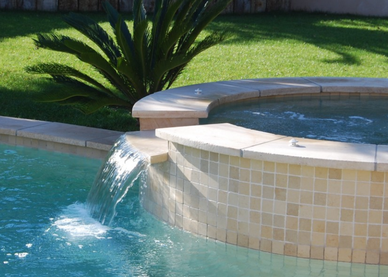 Carrelage effet bois pour piscine