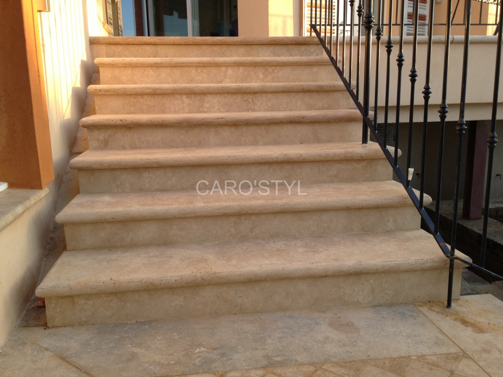 Marche d'escalier extérieur en travertin, taillées à vos dimensions, près de Brignoles 83 Var