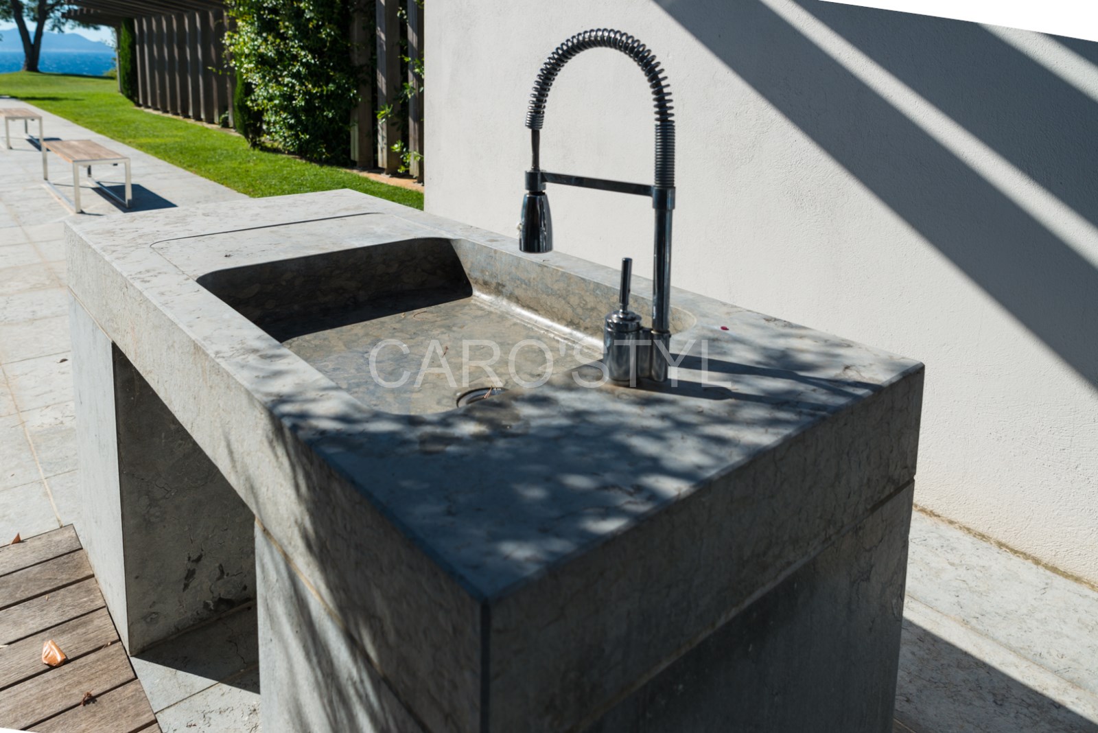 Evier massif en pierre grise de Barcelone, près de Marseille 13 Bouches du Rhône