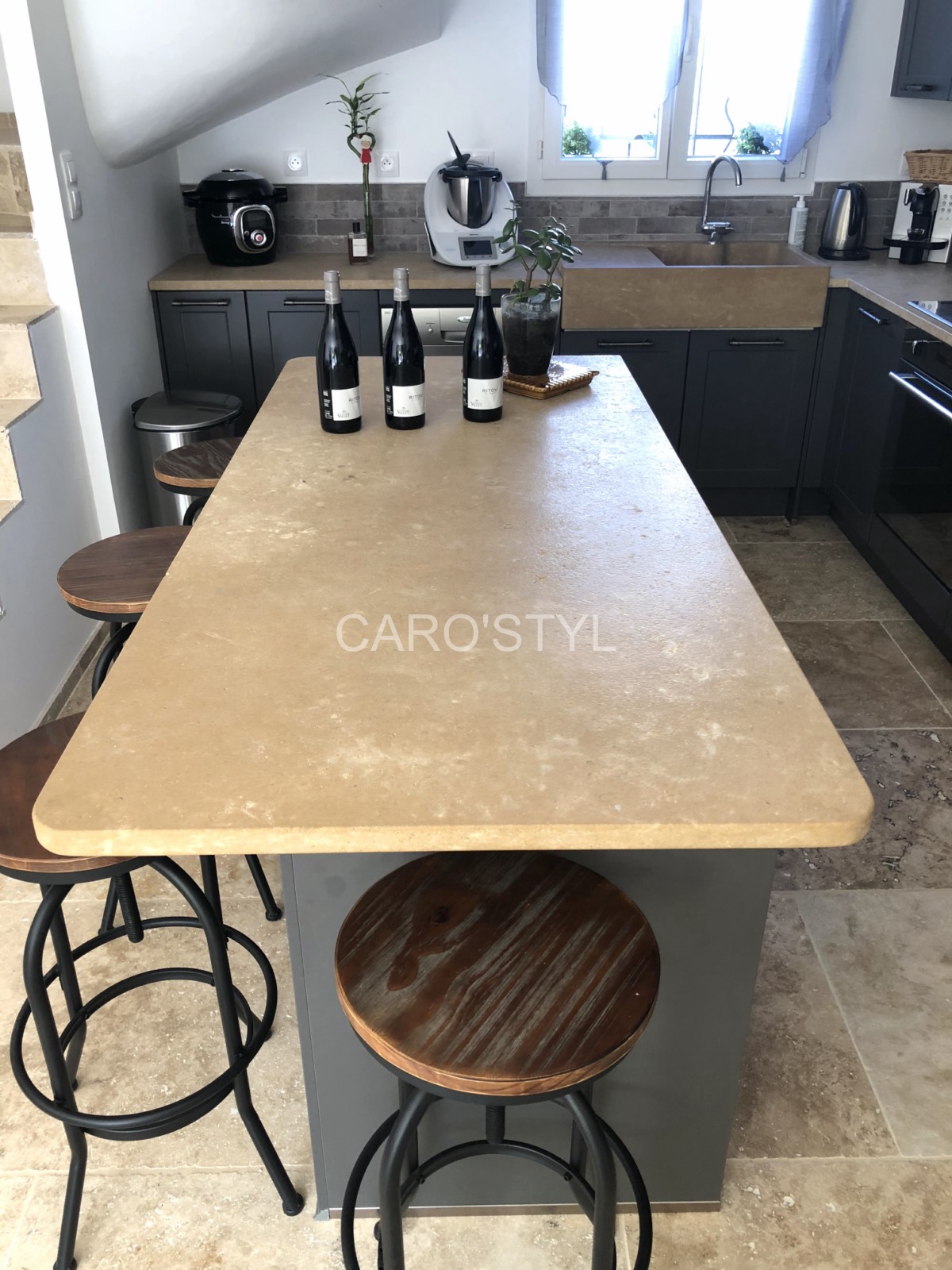 Agencer sa cuisine en pierre naturelle de Bourgogne, vers Nice 06 Alpes Maritimes