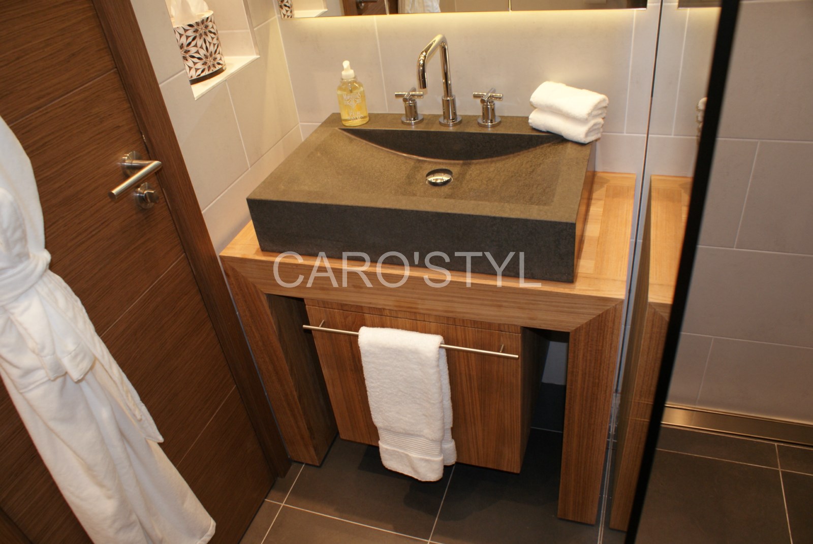 vasque en pierre naturelle basalt