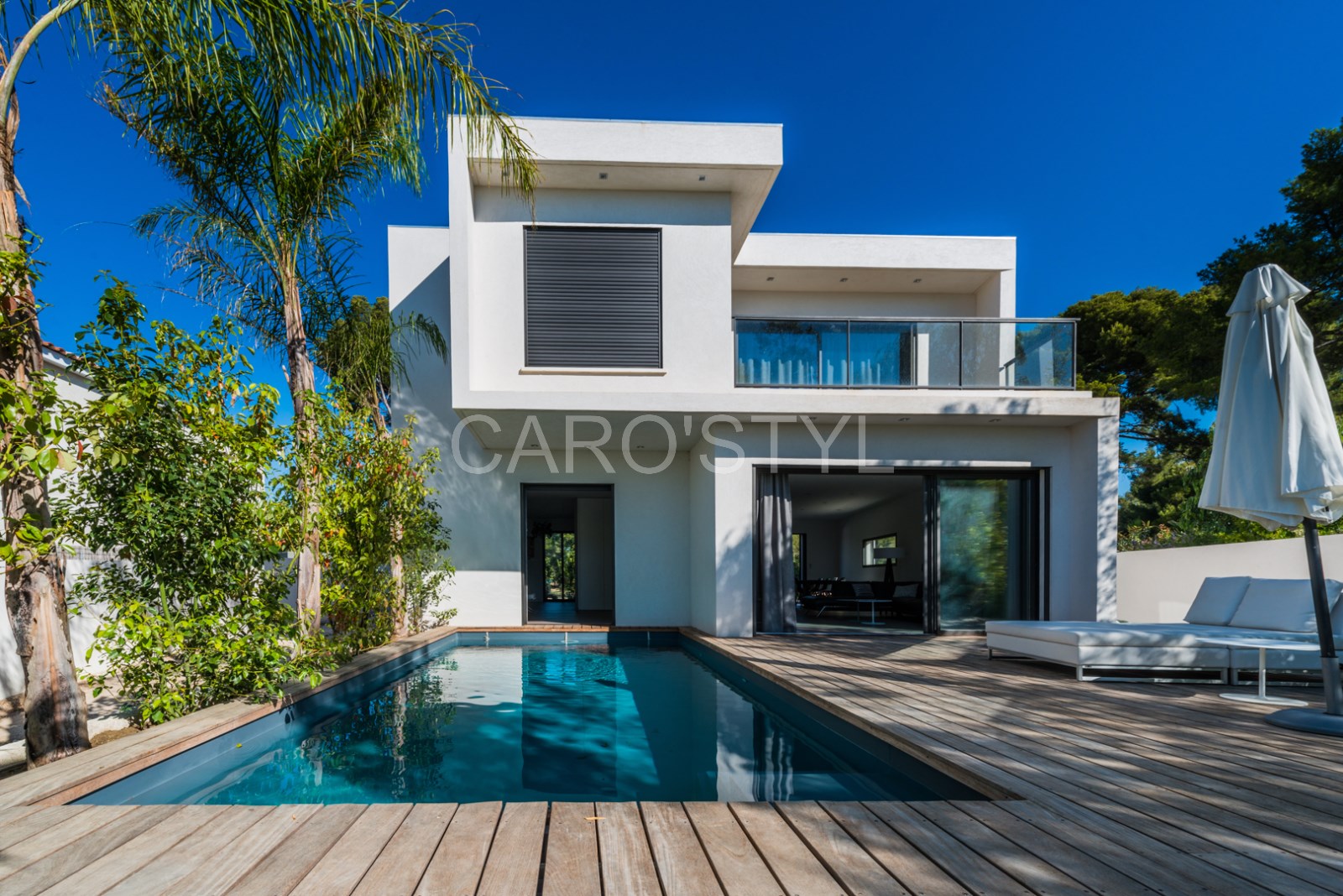 Une villa en carrelage 100x100 cm à Six-Fours