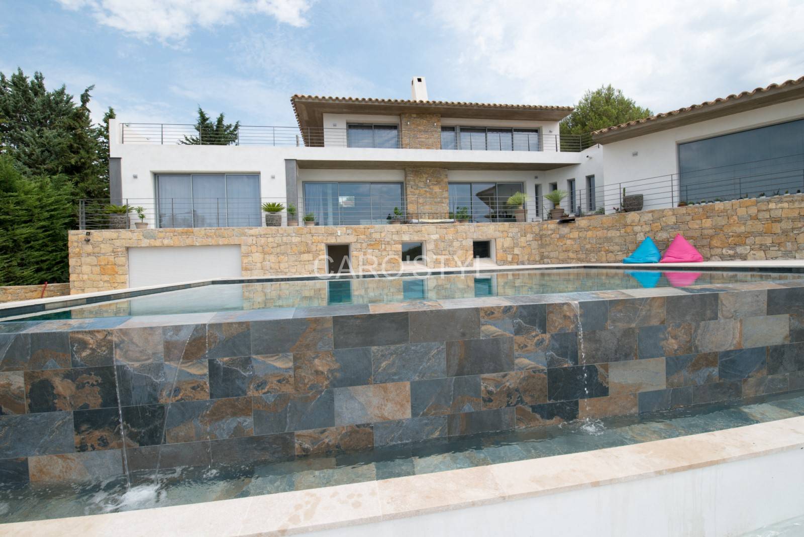 Piscine à débordement en carrelage Green Bali® 30X60, près de Fréjus 83600 Var