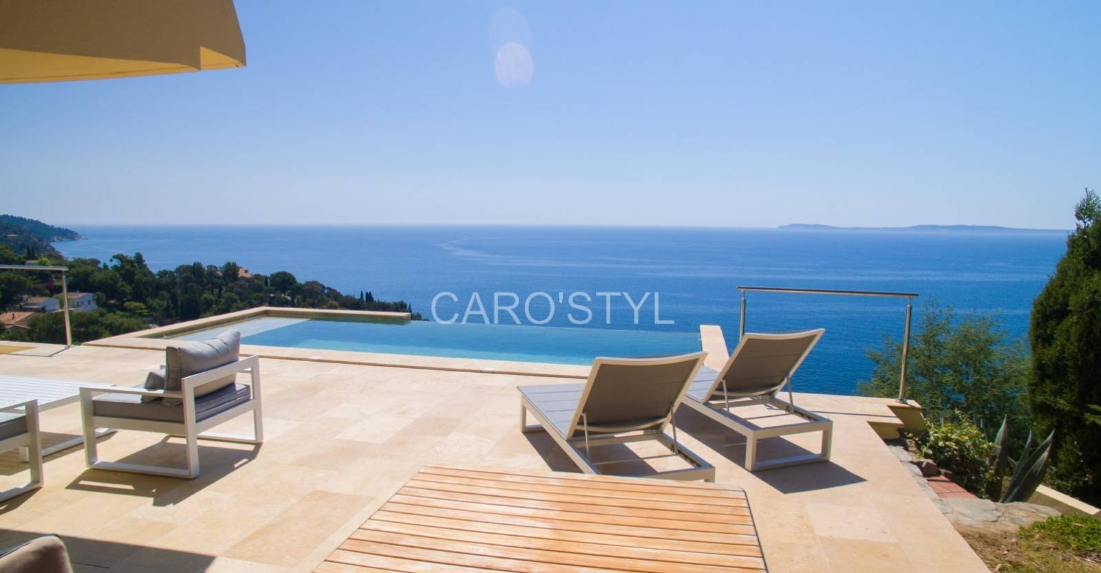 Carrelage sable de Phuket pour piscine pour une eau à l'effet naturel  La Croix Valmer 83