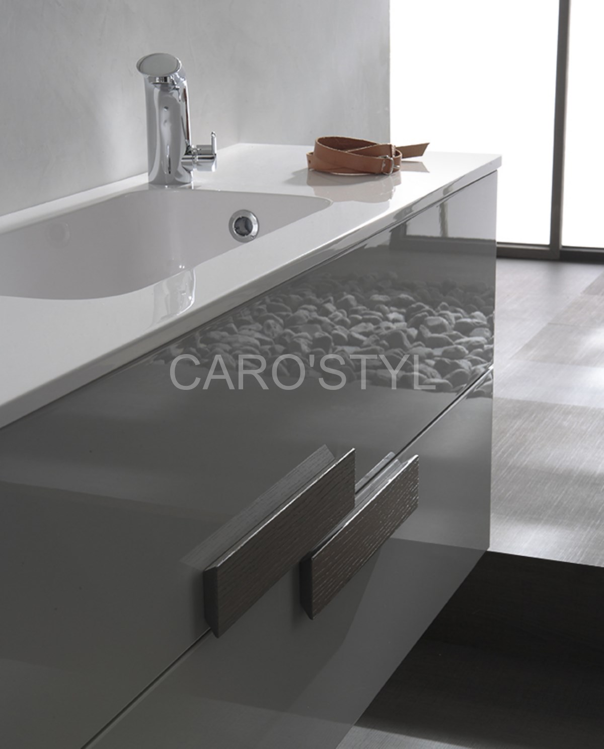 Meuble de salle de bain façade laquée près de Bandol 83150 Var