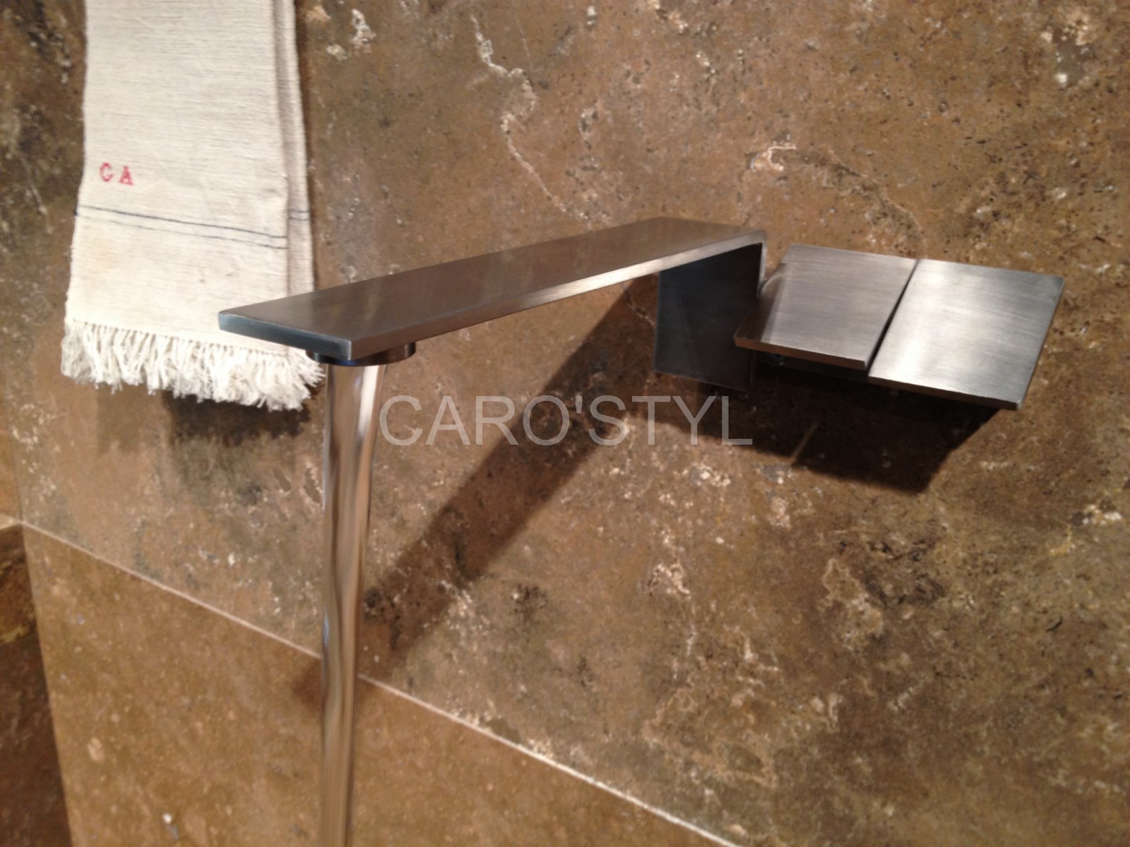 mitigeur vasque encastré extra plat près de la garde 83 var