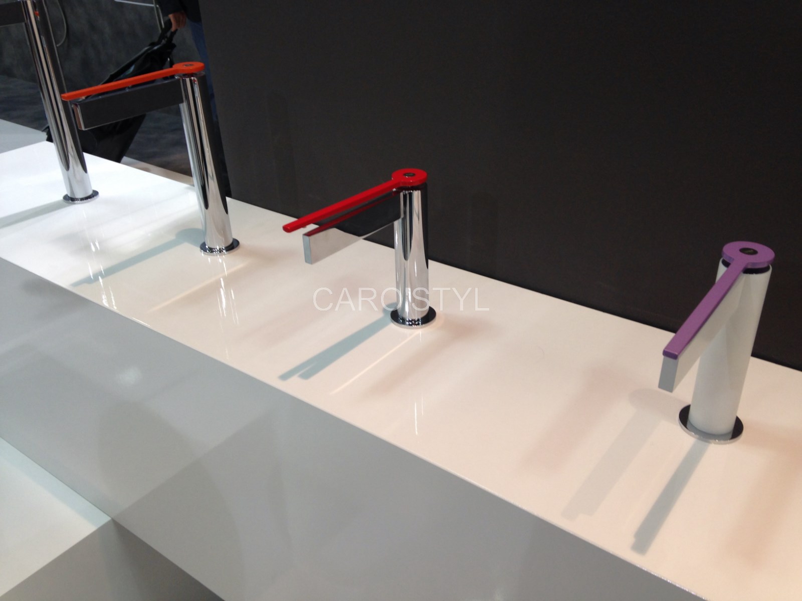 mélangeur time out poignée couleur pour lavabo de salle de bains de notre fournisseur Treemme près du beausset 83 var