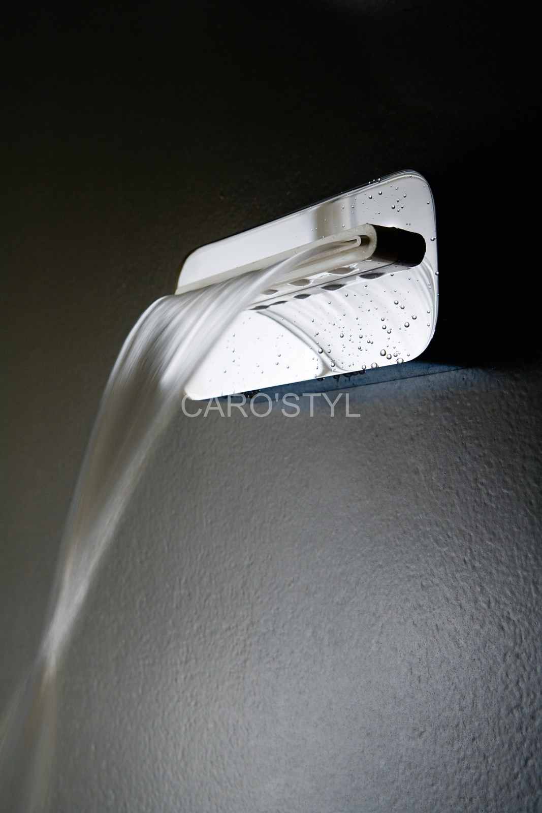 cascade murale de chez treemme pour douche série lumière près de saint-tropez 83 var