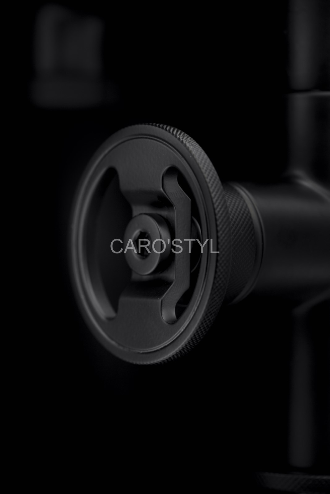 Manivelle noire mate de la série bold ibrubinetterie style industriel vers Bouc bel air 13 Bouches du rhône