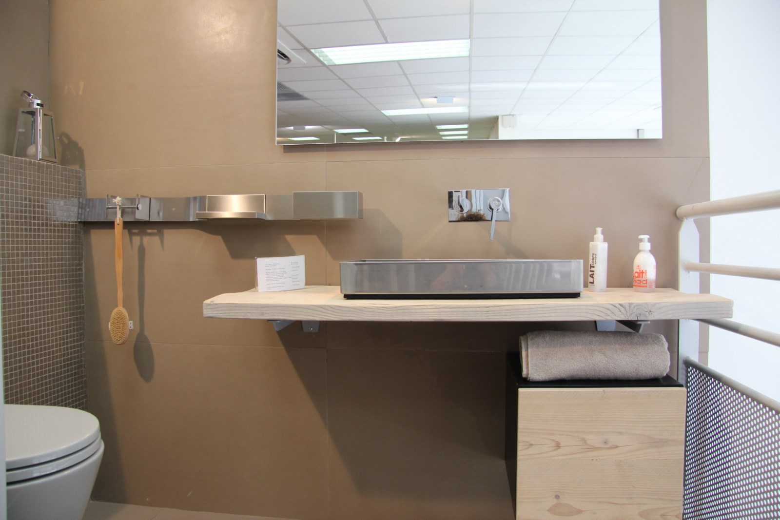 carrelage effet béton ciré pour salle de bains, près de vence 06 alpes maritimes