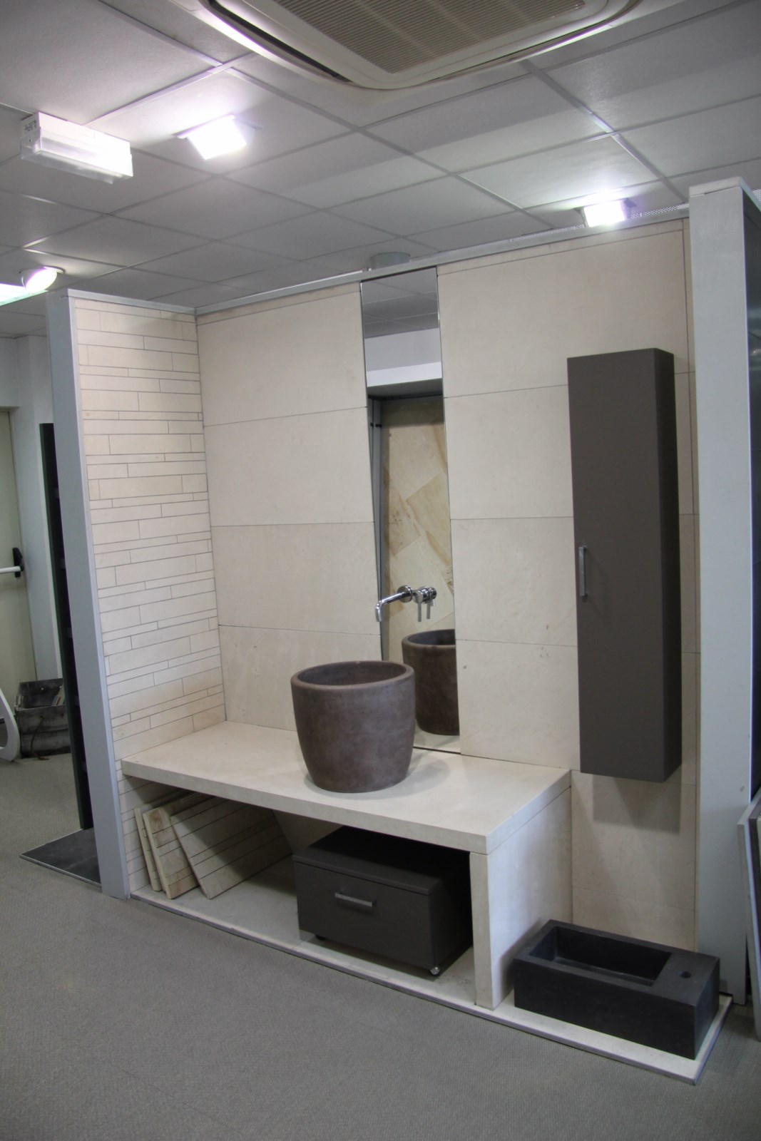 salle de bains en pierre de bourgogne saint-amont, vers montpellier 34 hérault