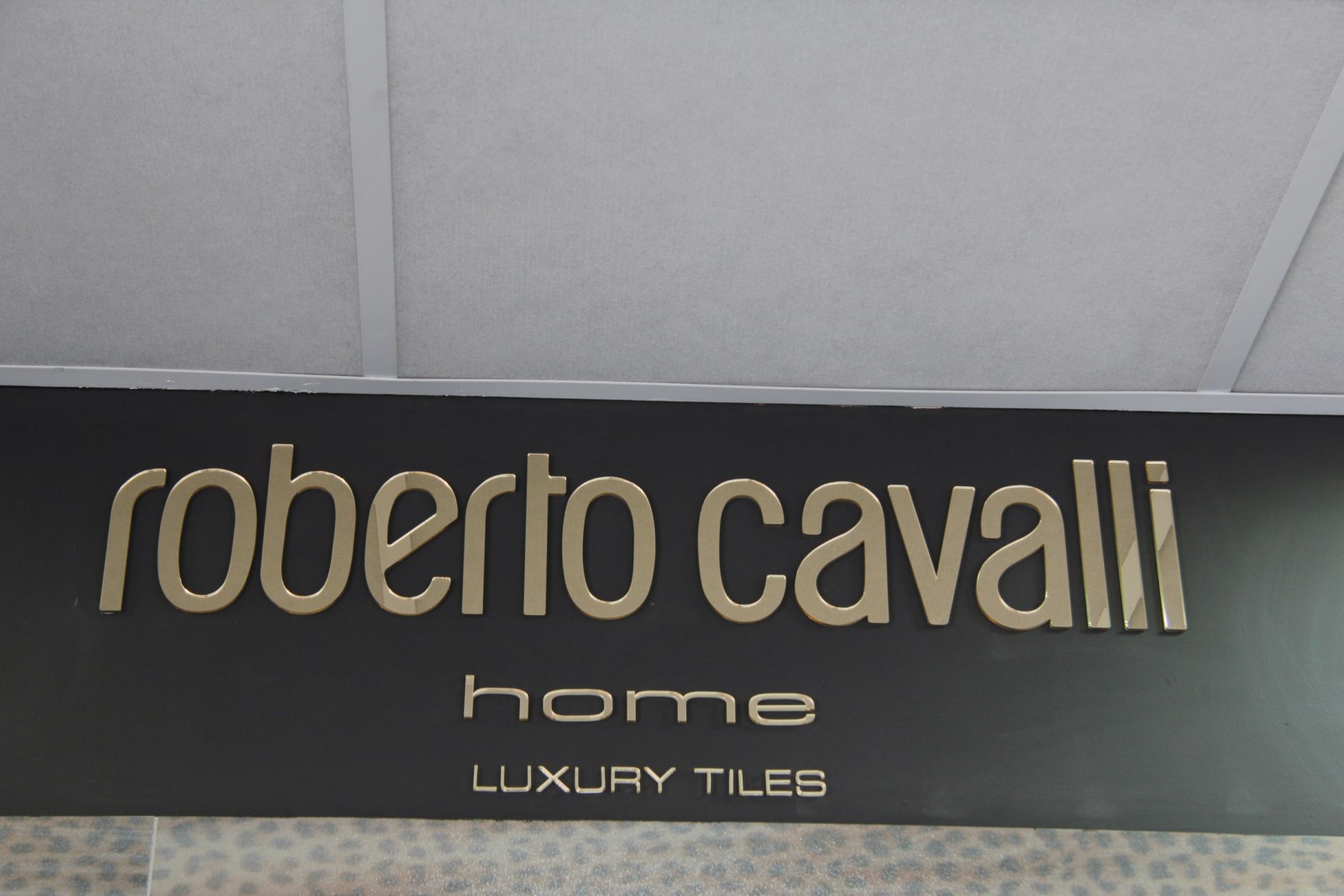 Carrelage Roberto Cavalli en grès cérame émaillé, à bordeaux 33 gironde