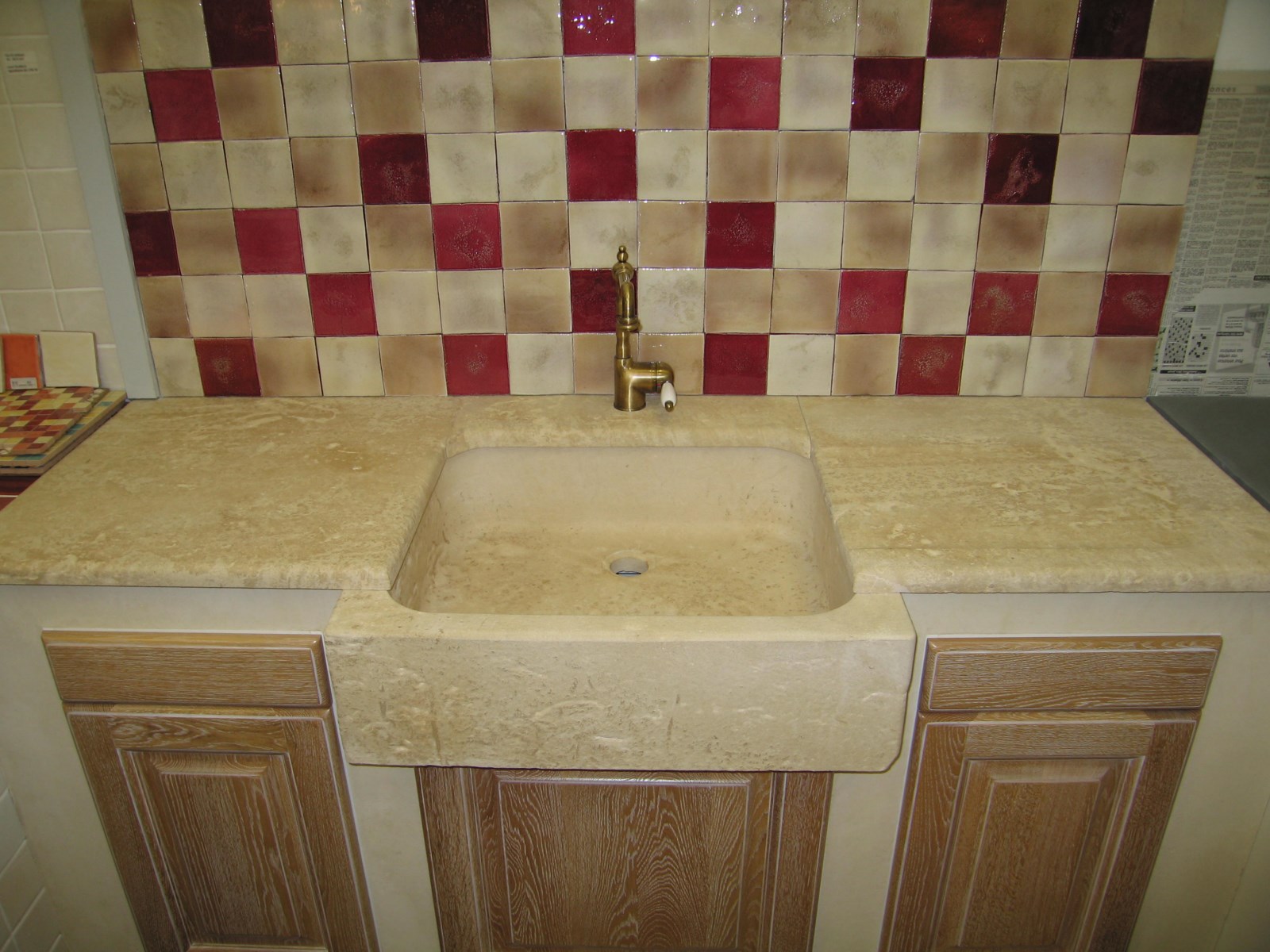 Evier massif en pierre de Bourgogne, un retour au charme de l'authenticité.