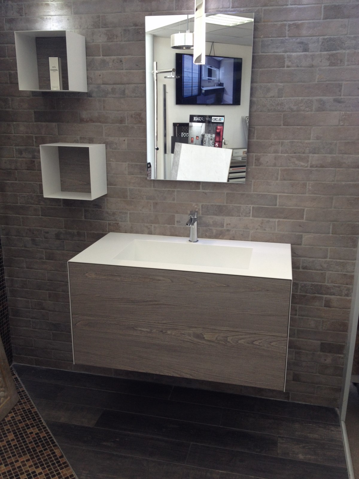 Briquettes murales de ciment gris, près de metz 57 moselle