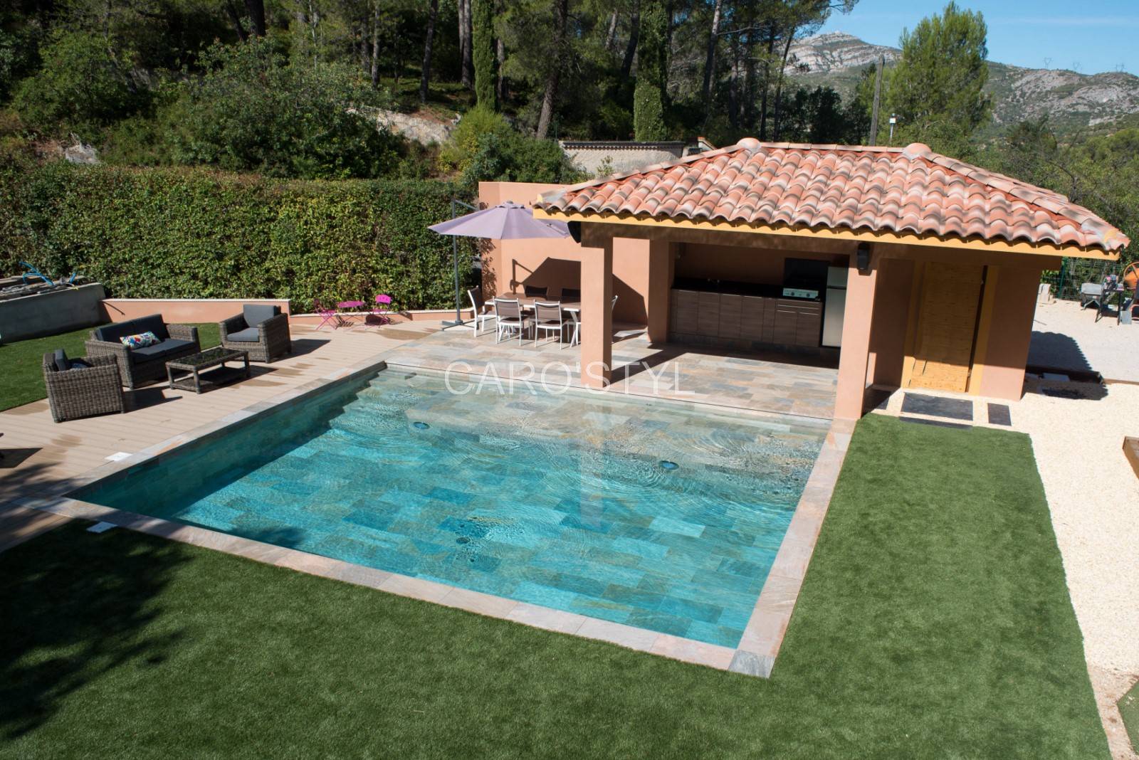 Terrasse extérieure en carrelage Serena Mix antiglisse, près de Gémenos 13, mélange beige-vert