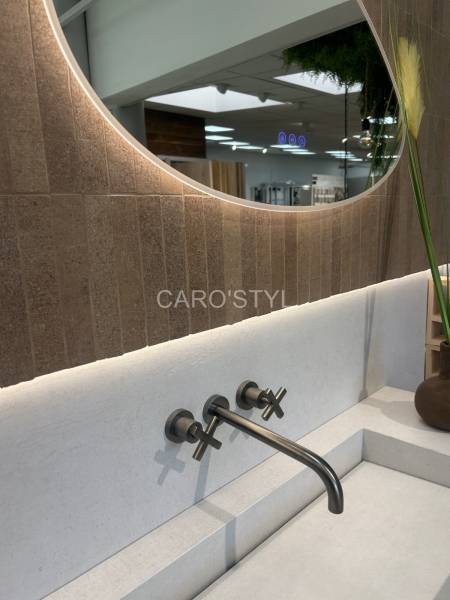 Carrelage en grès cérame aspect argile pour salle de bain dans le Var