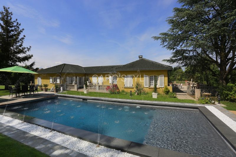 margelle de piscine en pierre ingélive noire, proche annemasse,74, haute savoie